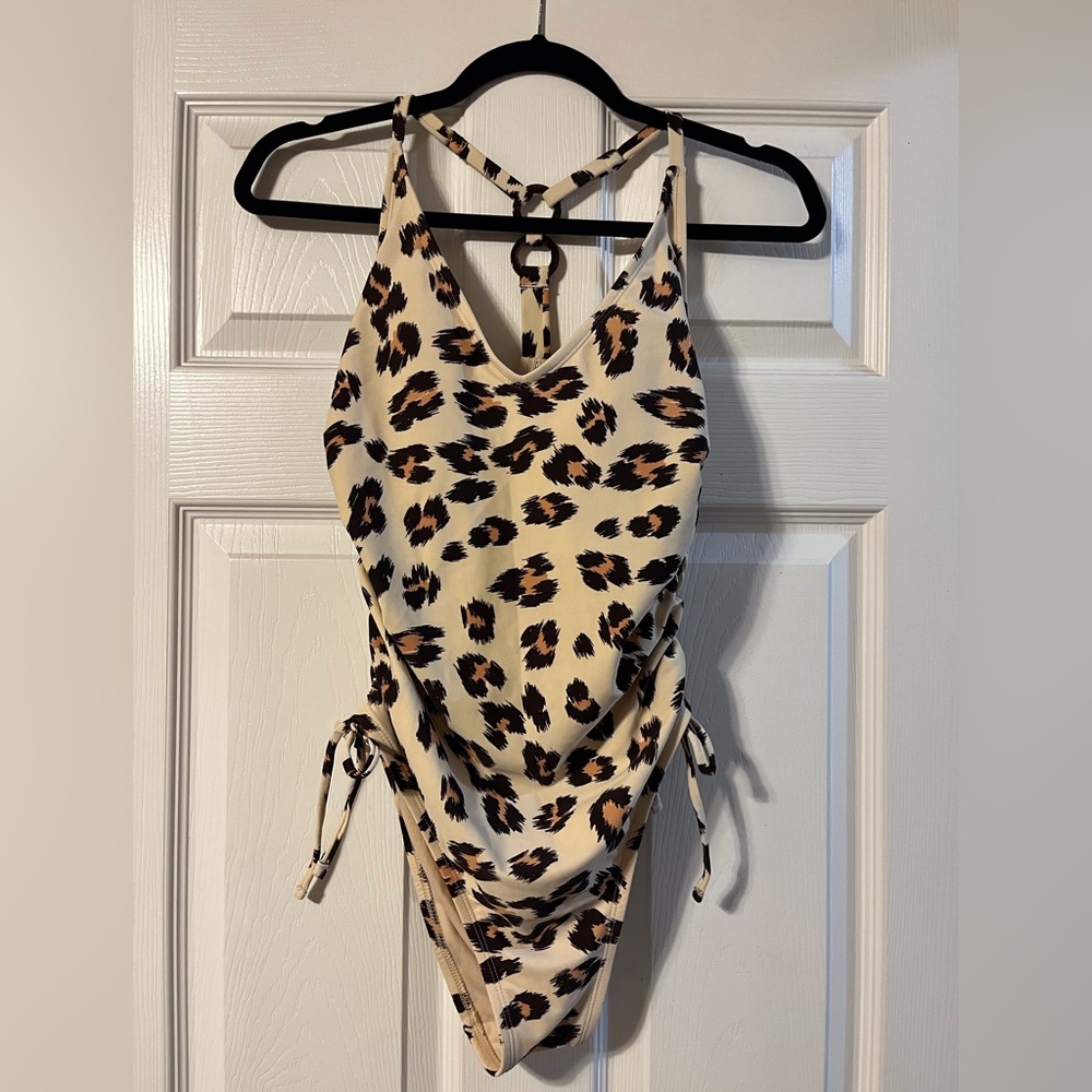 Kona Sol one piece Cheetah print bathing suit size Medium